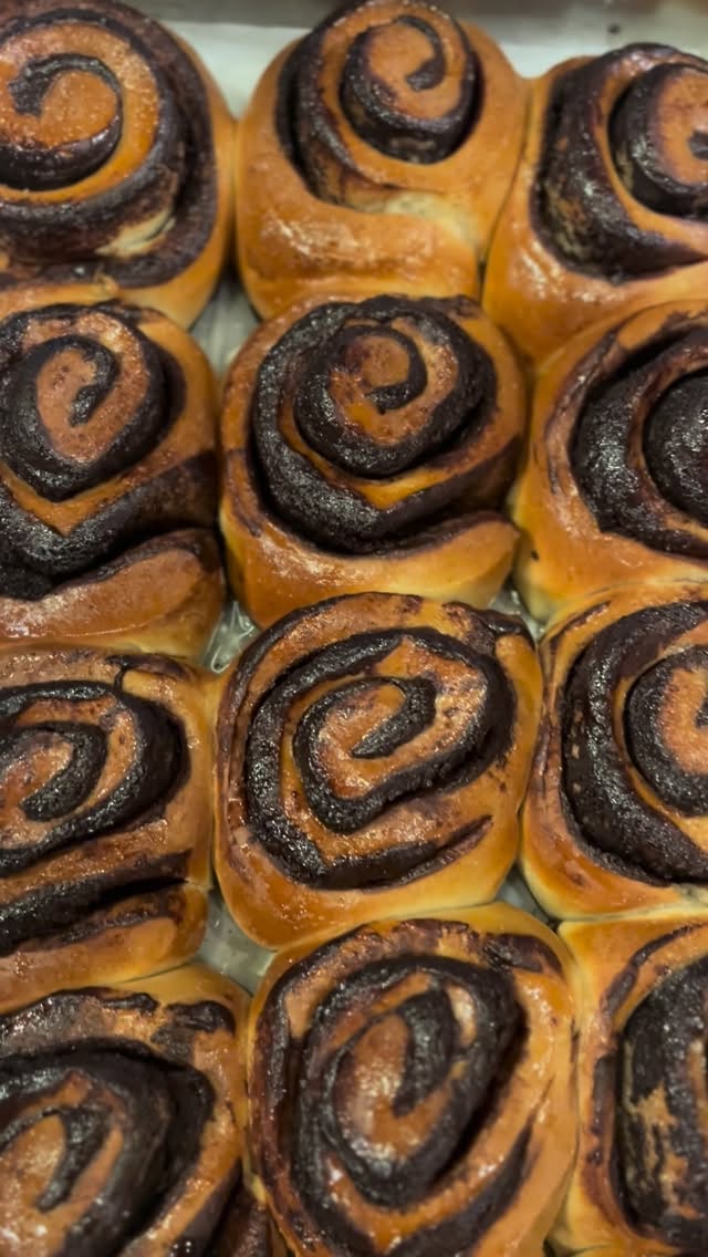 Risø Mat & Kaffebar: appetizing photo of fresh pastries