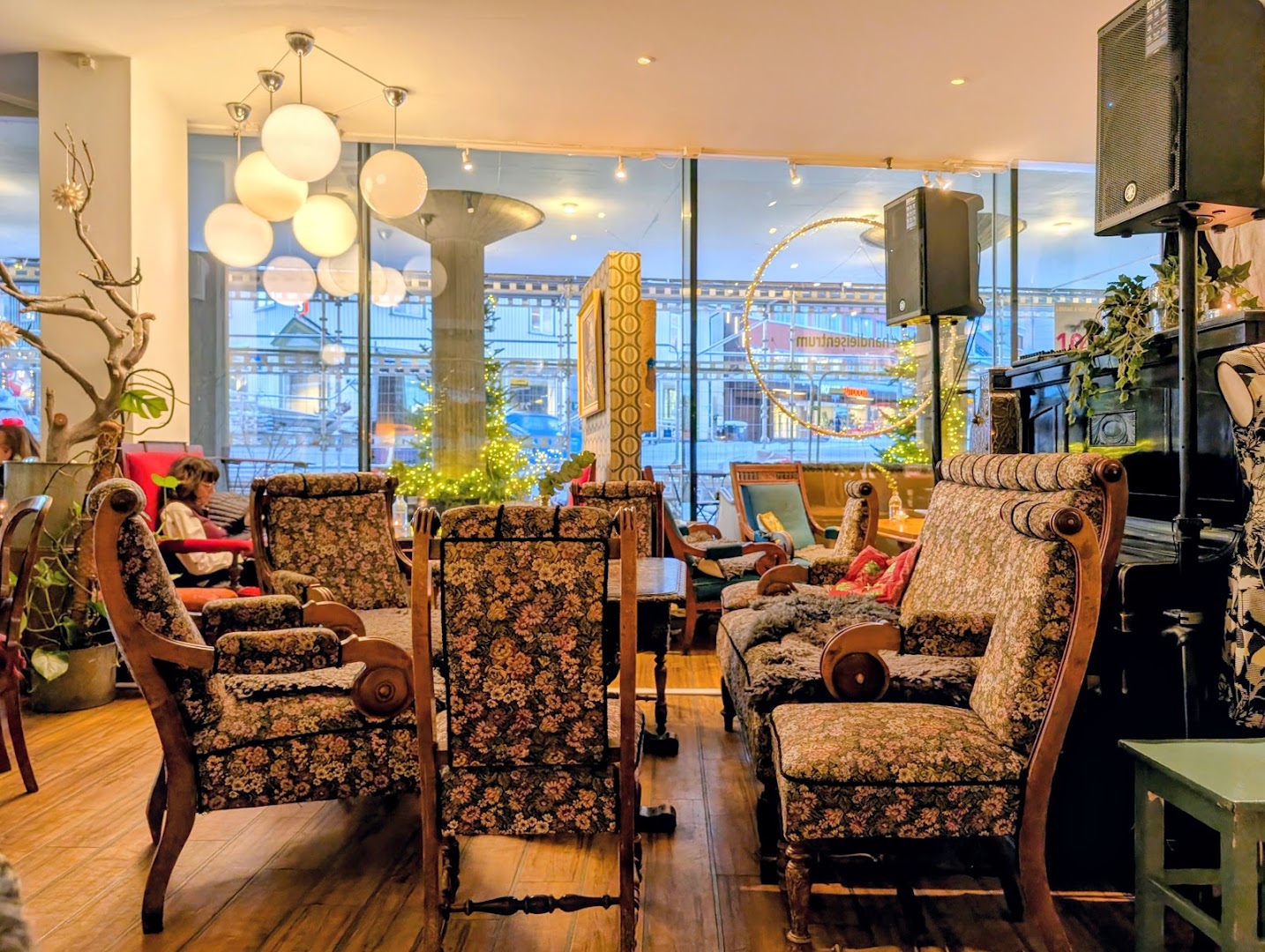 Smørtorget: inviting and cozy venue atmosphere