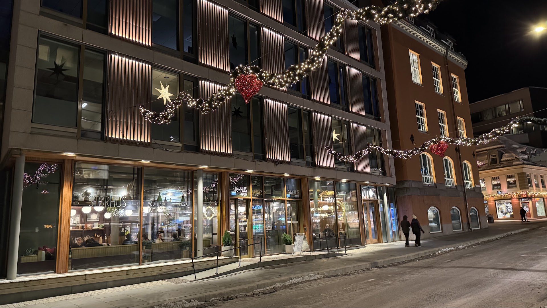 Størhus: attractive exterior night shot