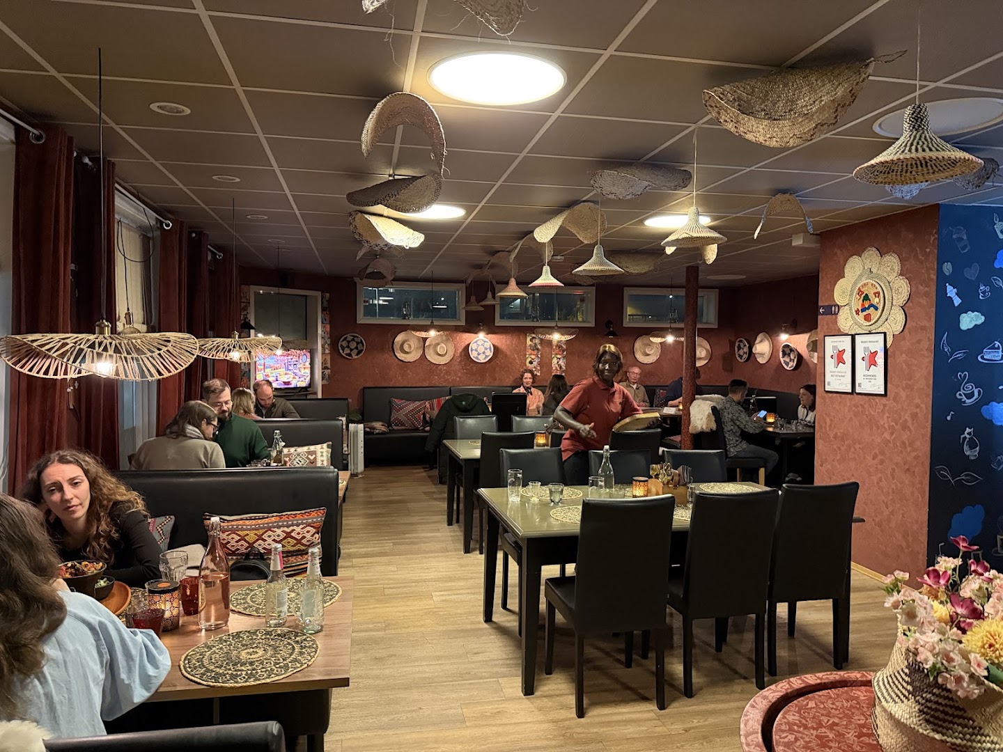 Wedeb's: clear shot of restaurant atmosphere