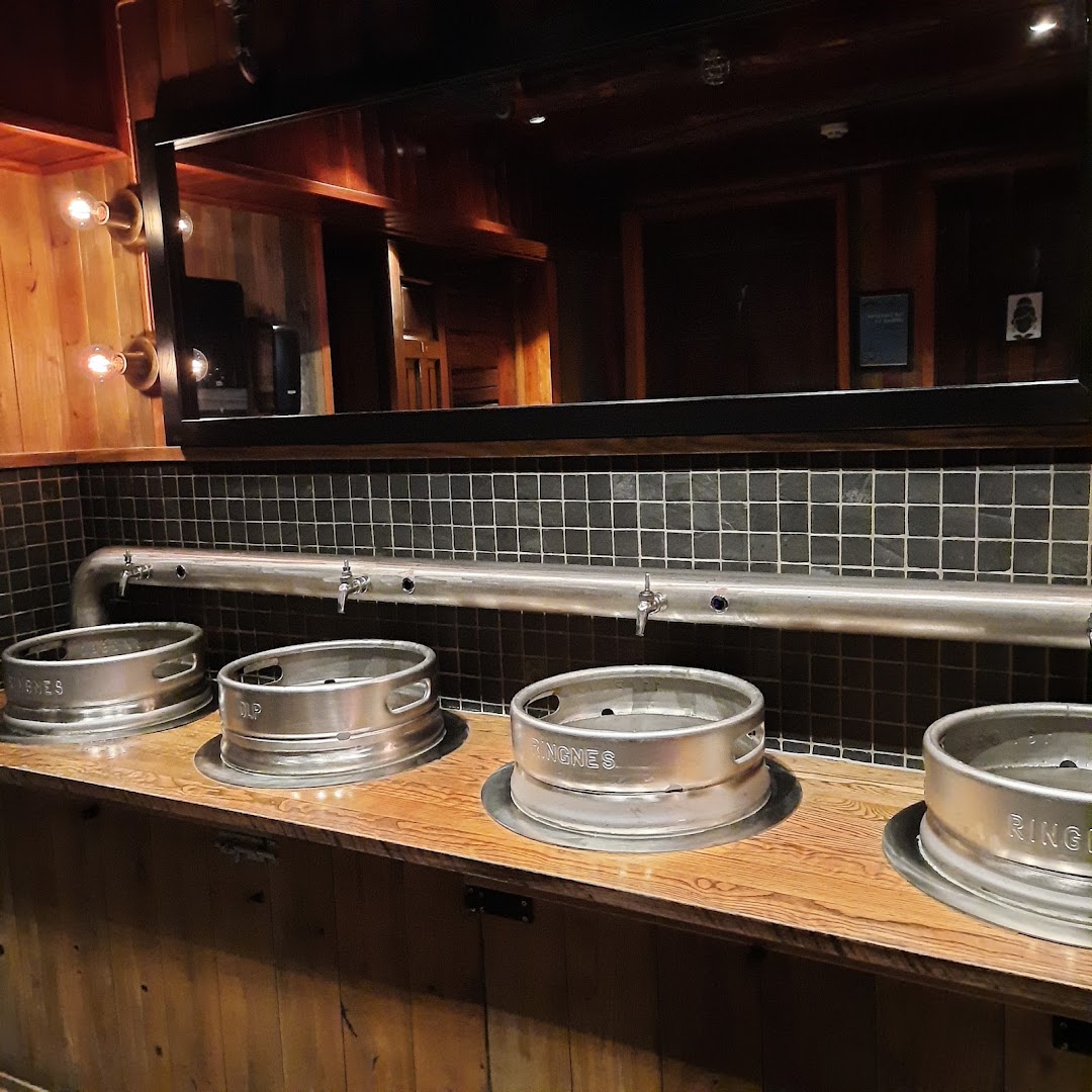 Den Gode Nabo: unique and clean interior shot