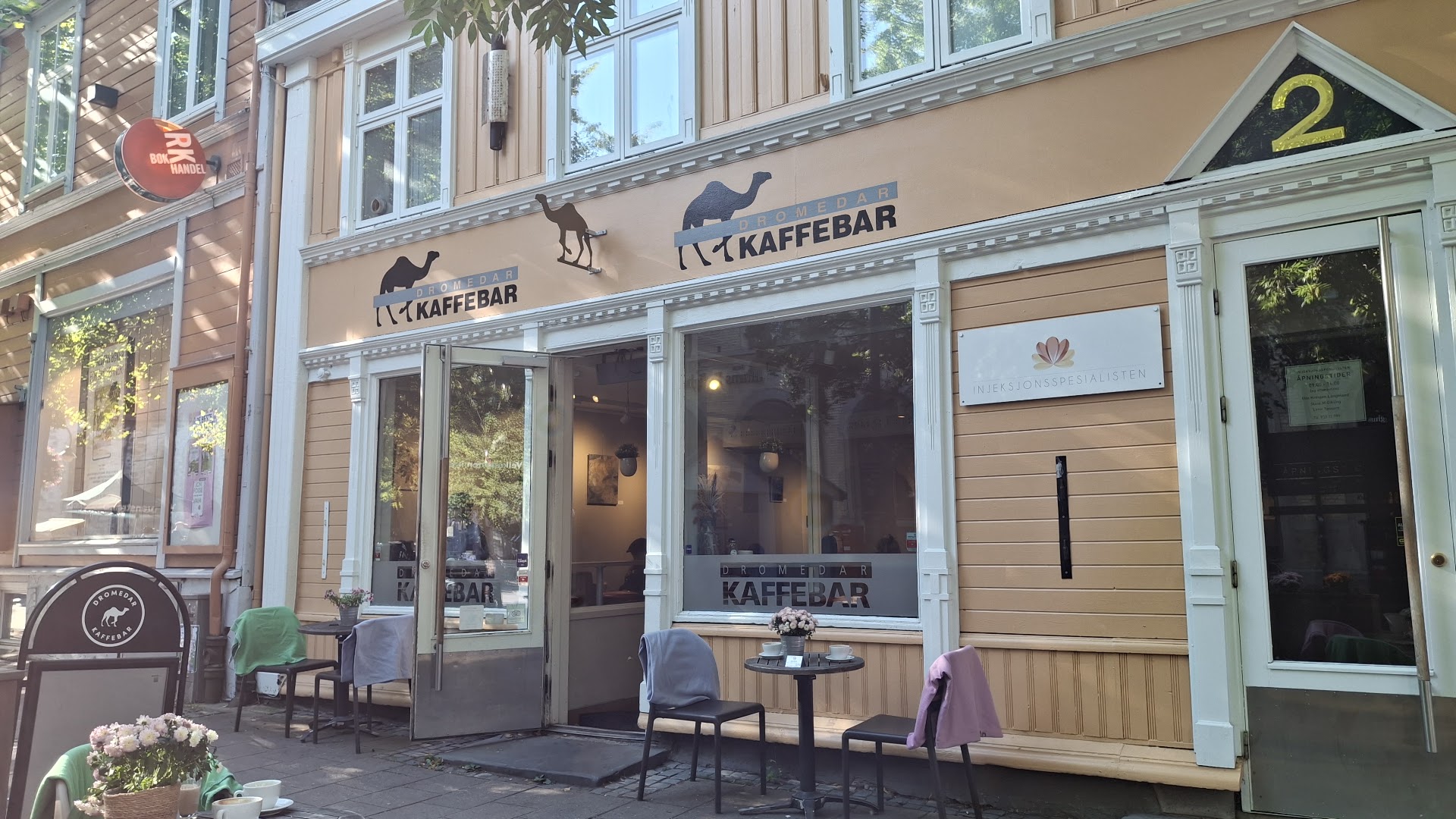 Dromedar Kaffebar: clear, inviting exterior shot
