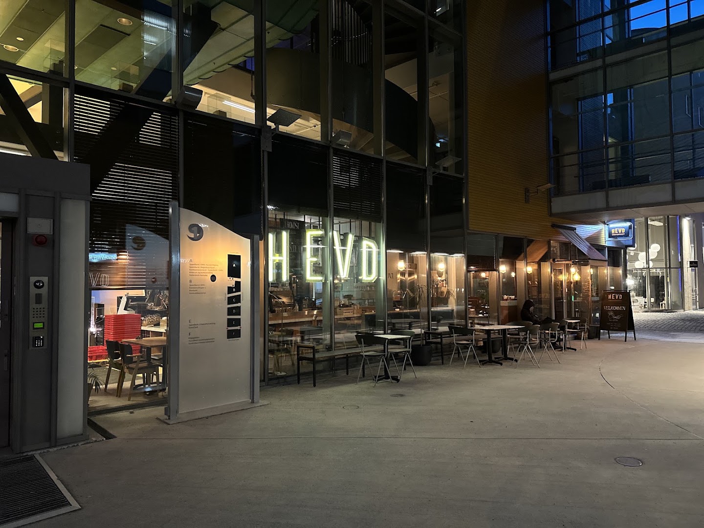 Hevd Håndverksbakeri: clear, professional exterior shot