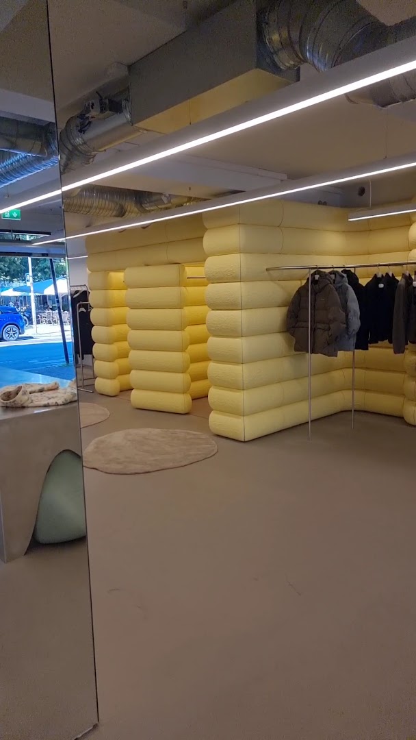Holzweiler Trondheim: clear view of shop interior