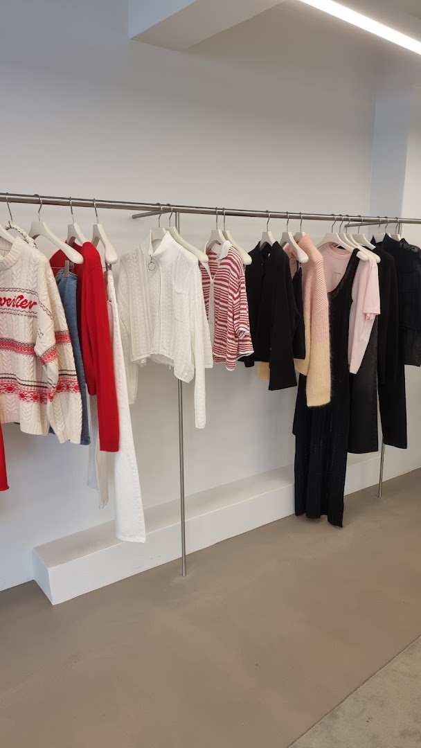 Holzweiler Trondheim: clear display of shop products