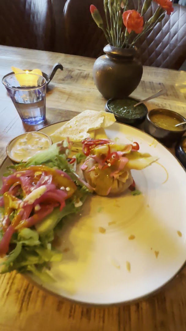 KōH i NōR: appetizing food presentation and atmosphere