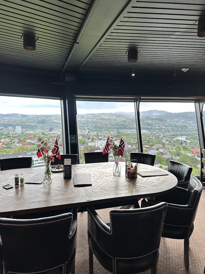 KōH i NōR: attractive interior with scenic view