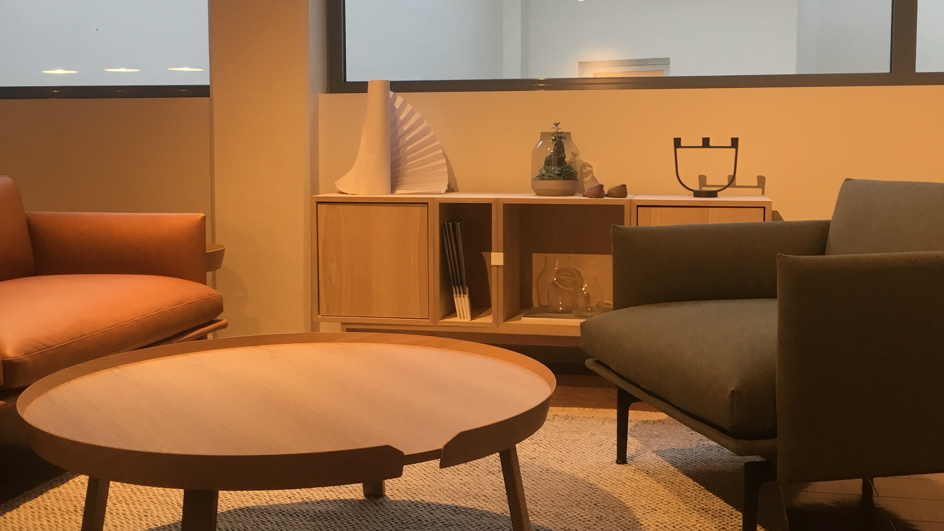 Maija: clear, professional shop interior display