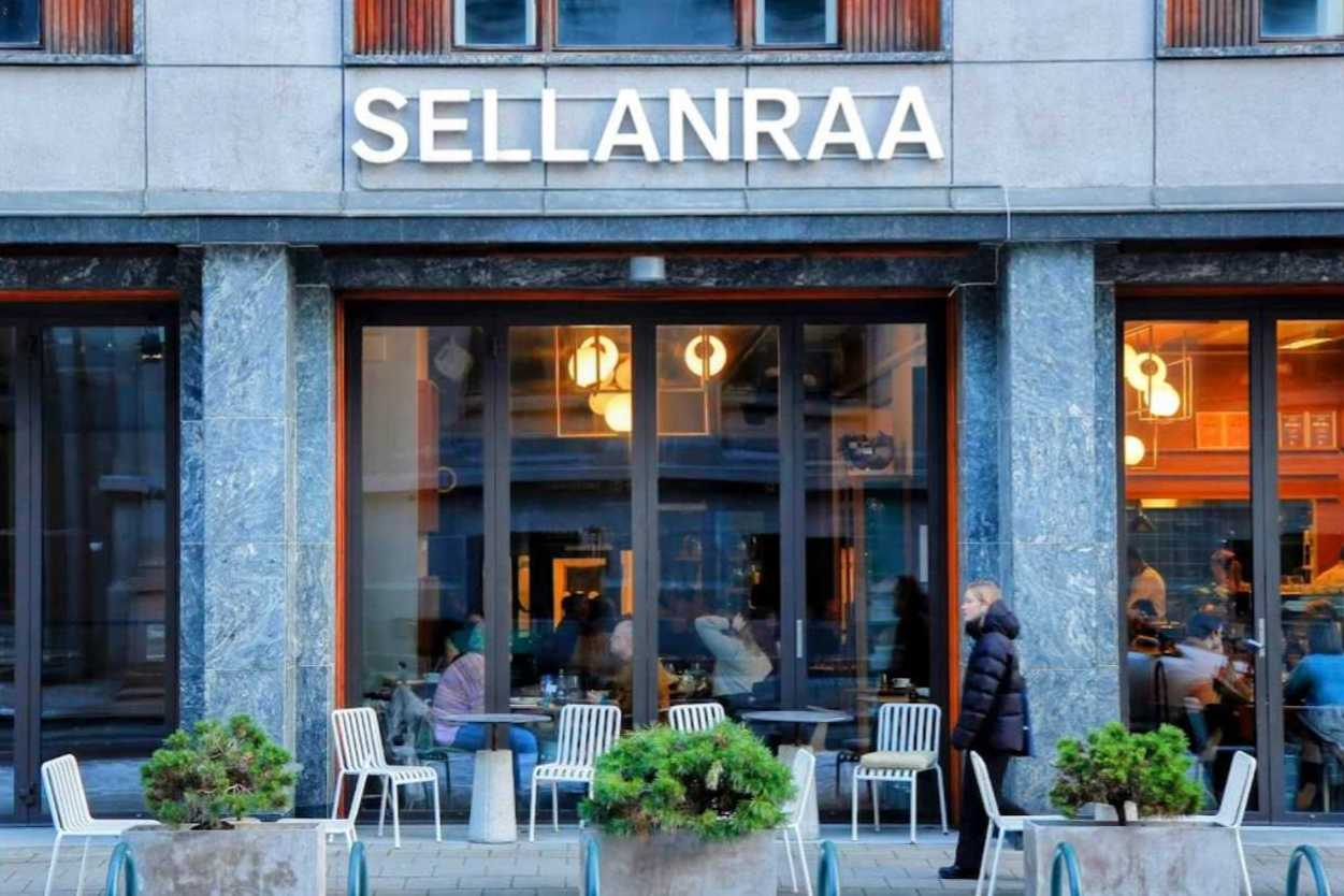 Sellanraa Bok & Bar: clear, professional exterior shot