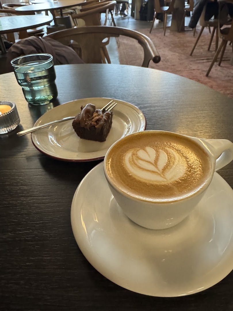 Sellanraa Bok & Bar: appetizing coffee and dessert shot