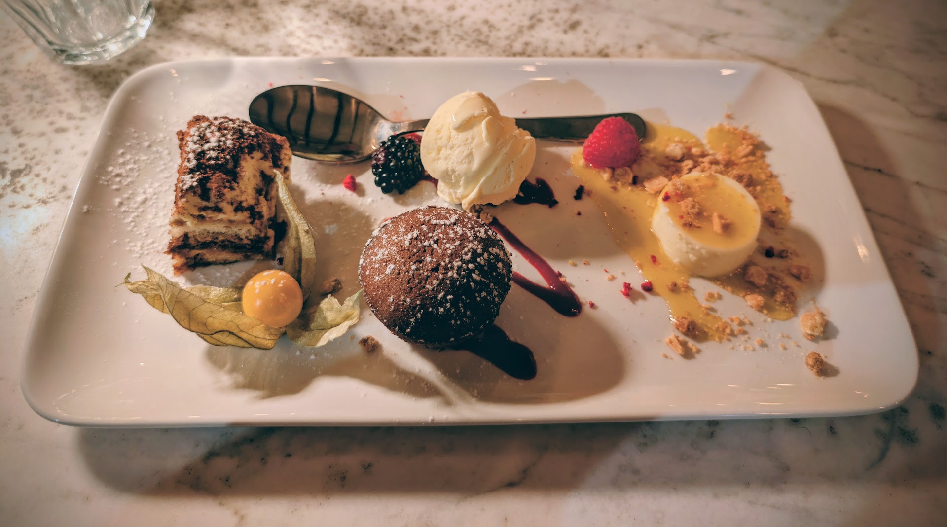 Una Pizzeria e Bar: appetizing, high-quality dessert presentation