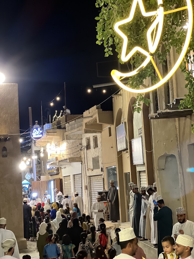Bahla Historical Souq: vibrant cultural venue atmosphere