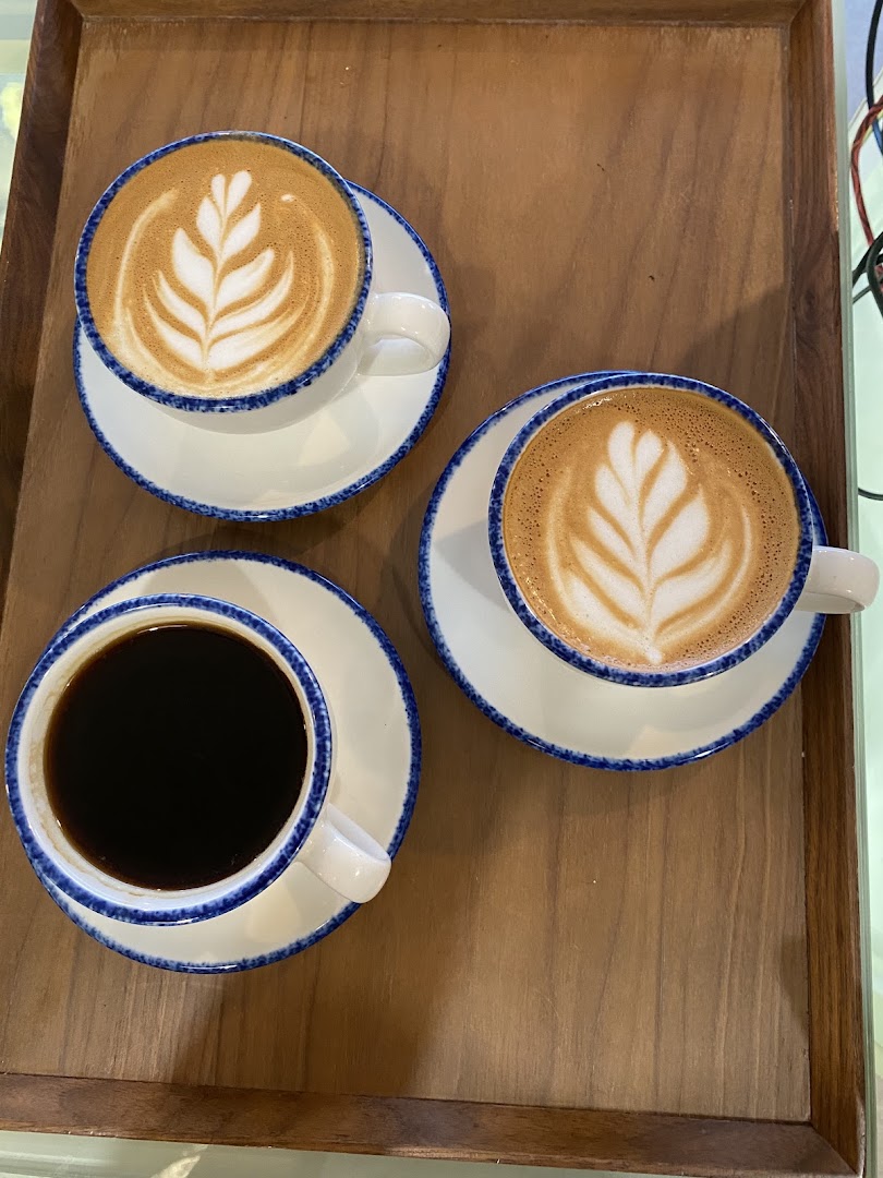 Almizy Cafe: high quality coffee presentation