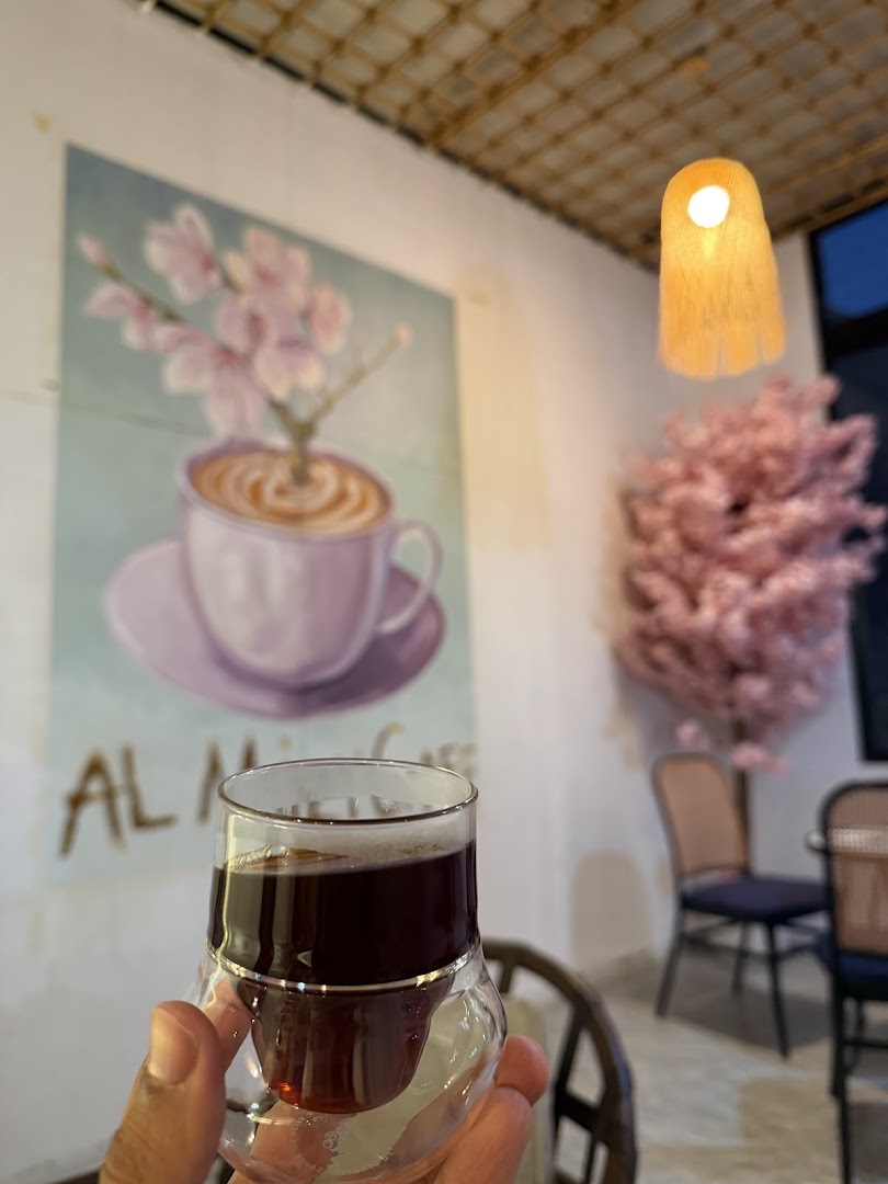 Almizy Cafe: cafe atmosphere and drink