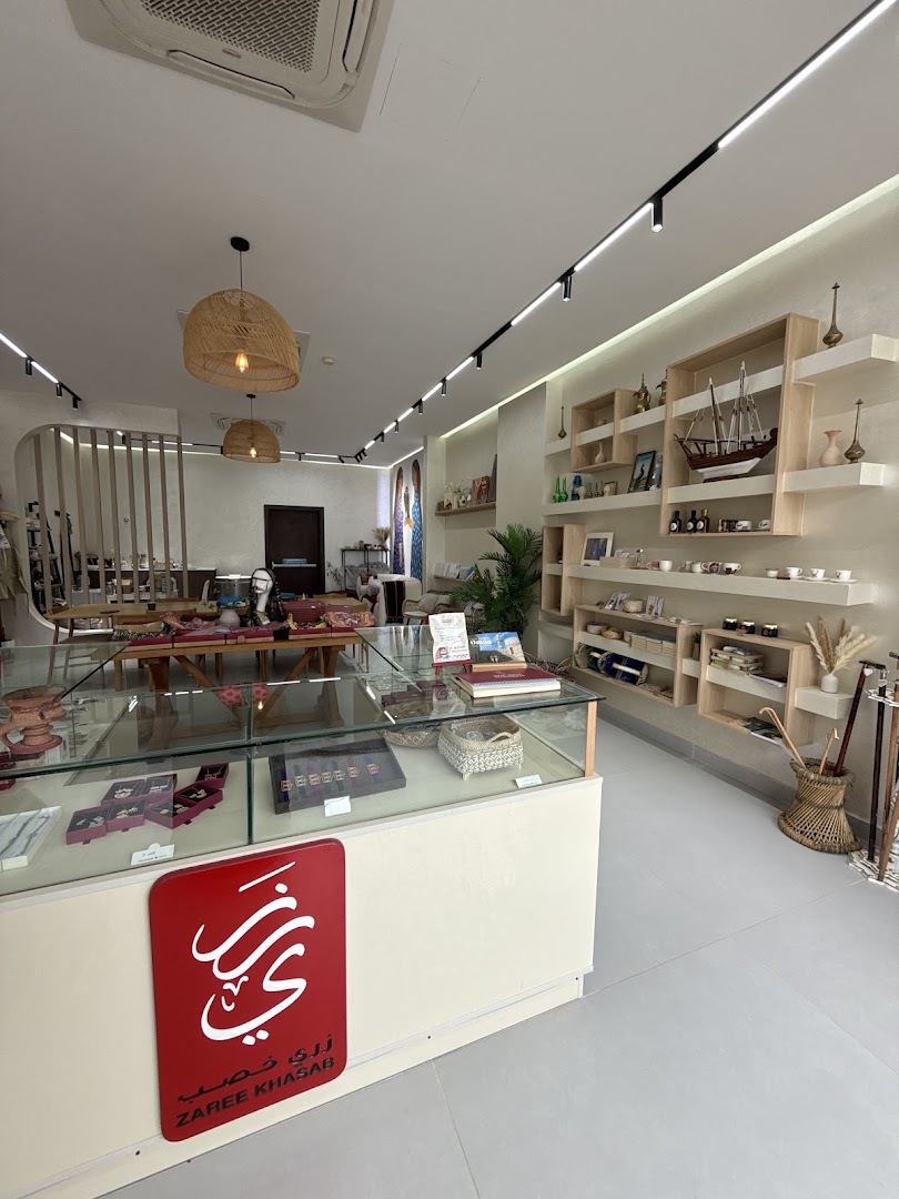 Zaree Khasab: clear, professional shop interior photo