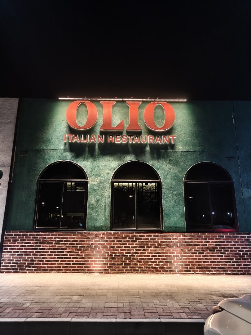 Olio Italian Restaurant: clear, professional exterior shot