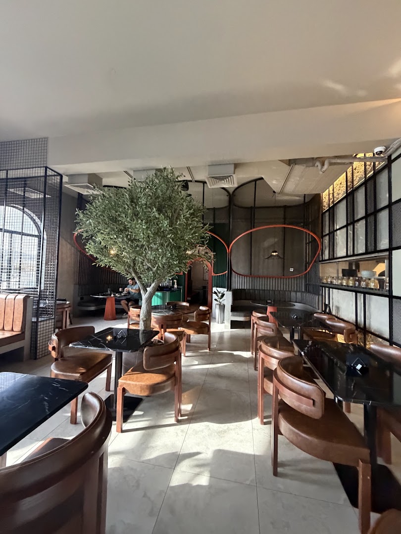 Olio Italian Restaurant: attractive, well-lit restaurant interior