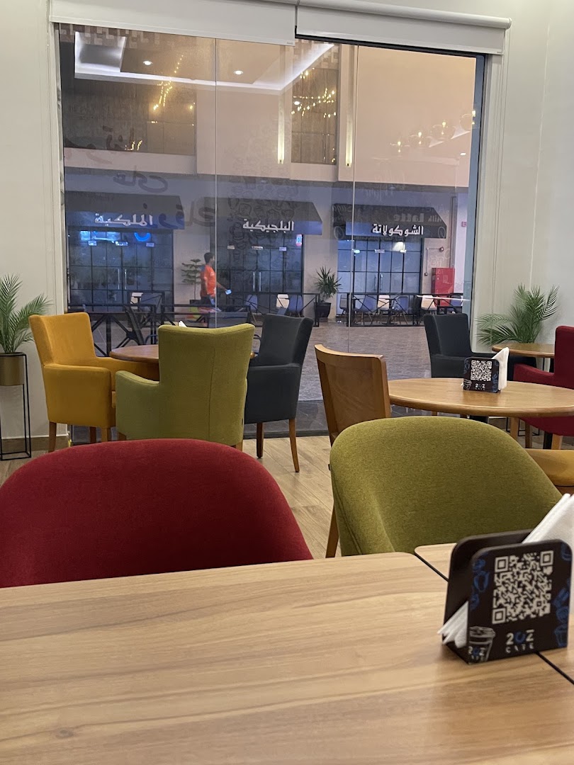 2oz Cafe: clear view of cafe interior
