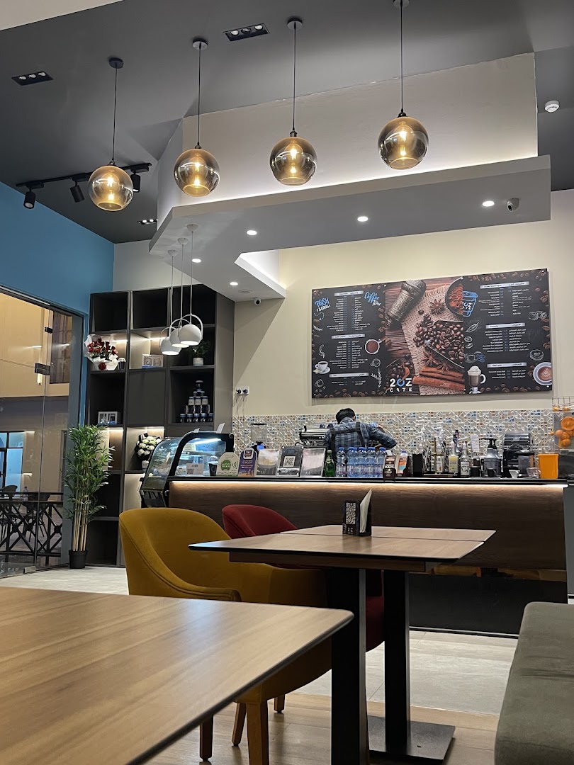 2oz Cafe: clear, inviting interior atmosphere