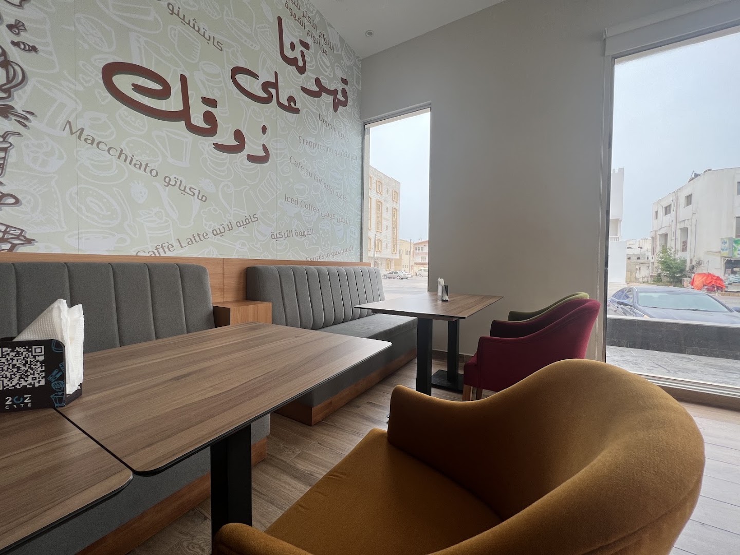 2oz Cafe: clear photo of cafe interior