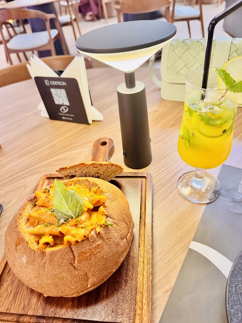 Edition Café: appetizing food and drink presentation