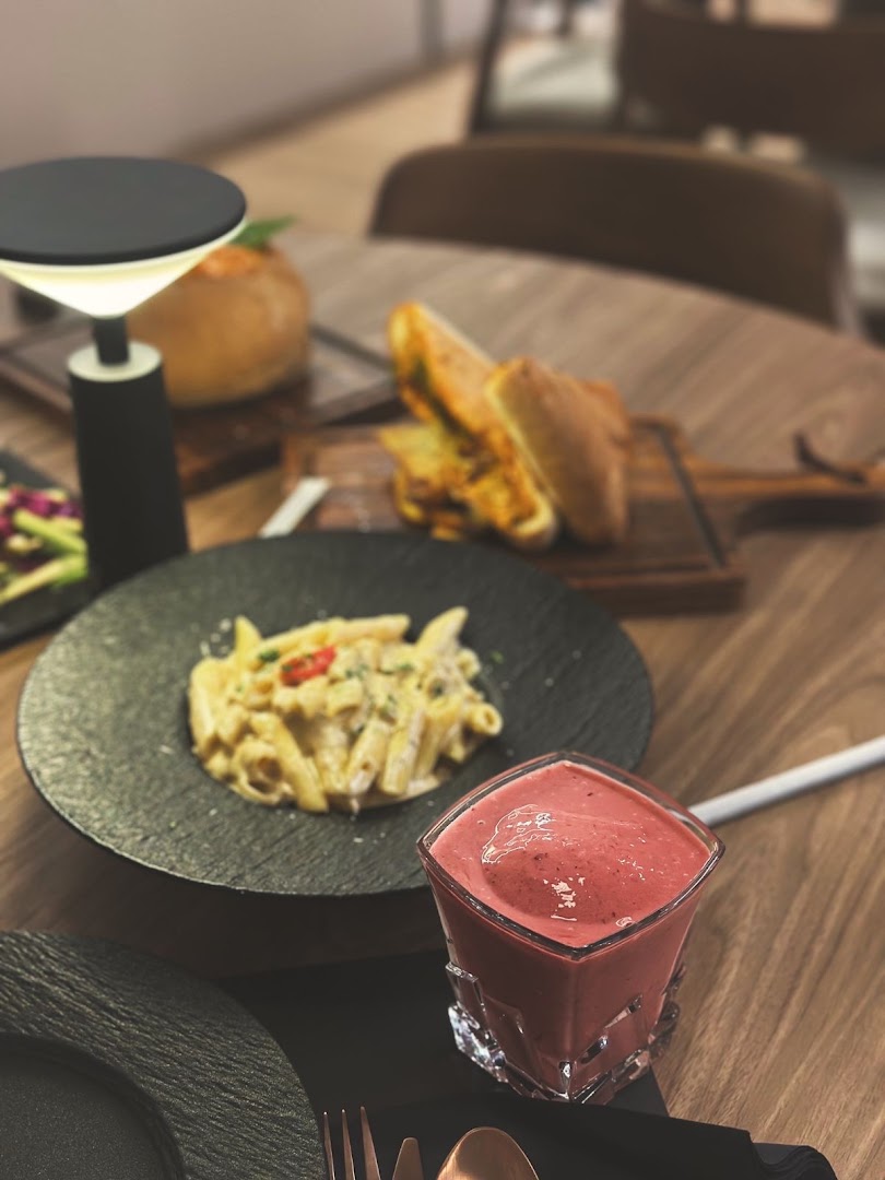 Edition Café: appetizing food and drink presentation