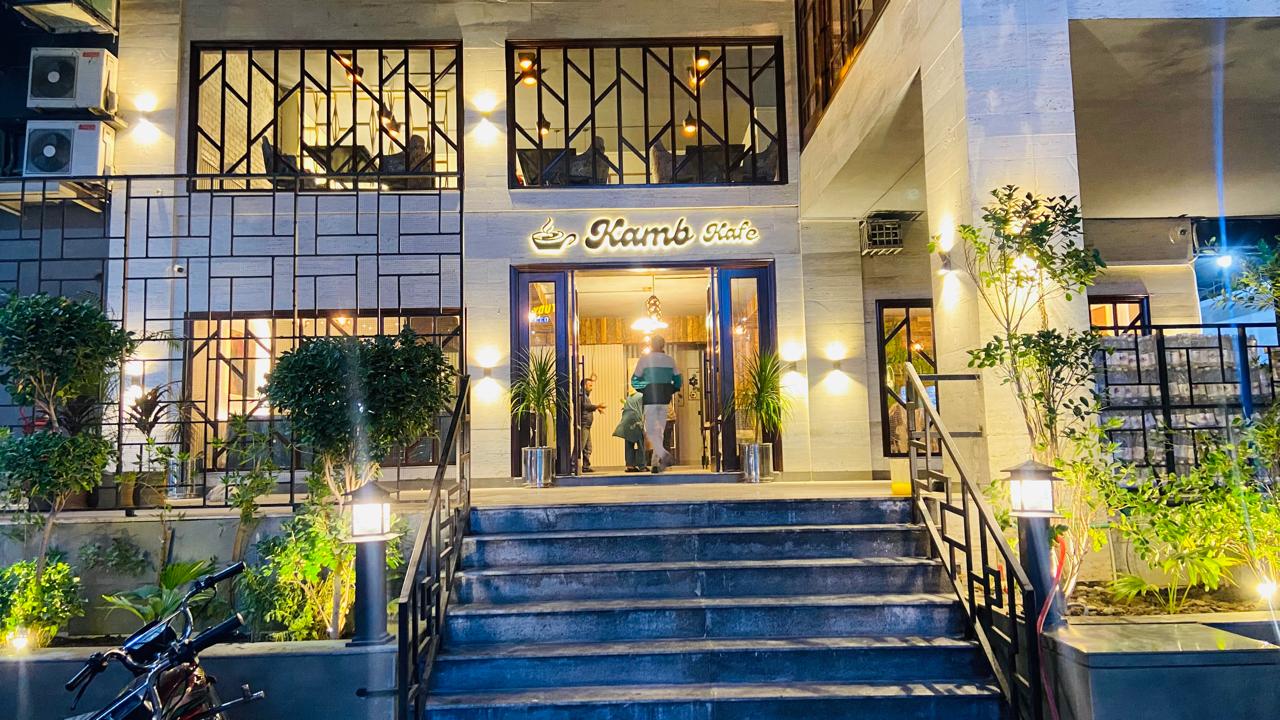 Kamb Kafé: clear, inviting exterior restaurant photo