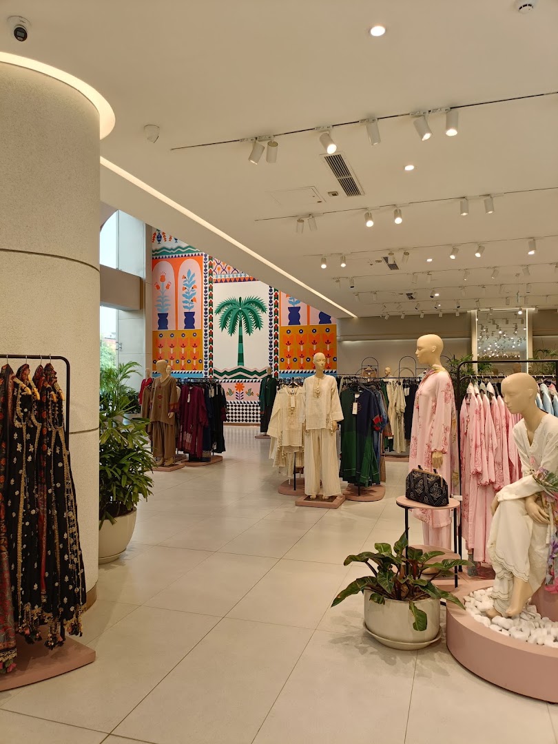 Khaadi: clear, professional shop interior photo
