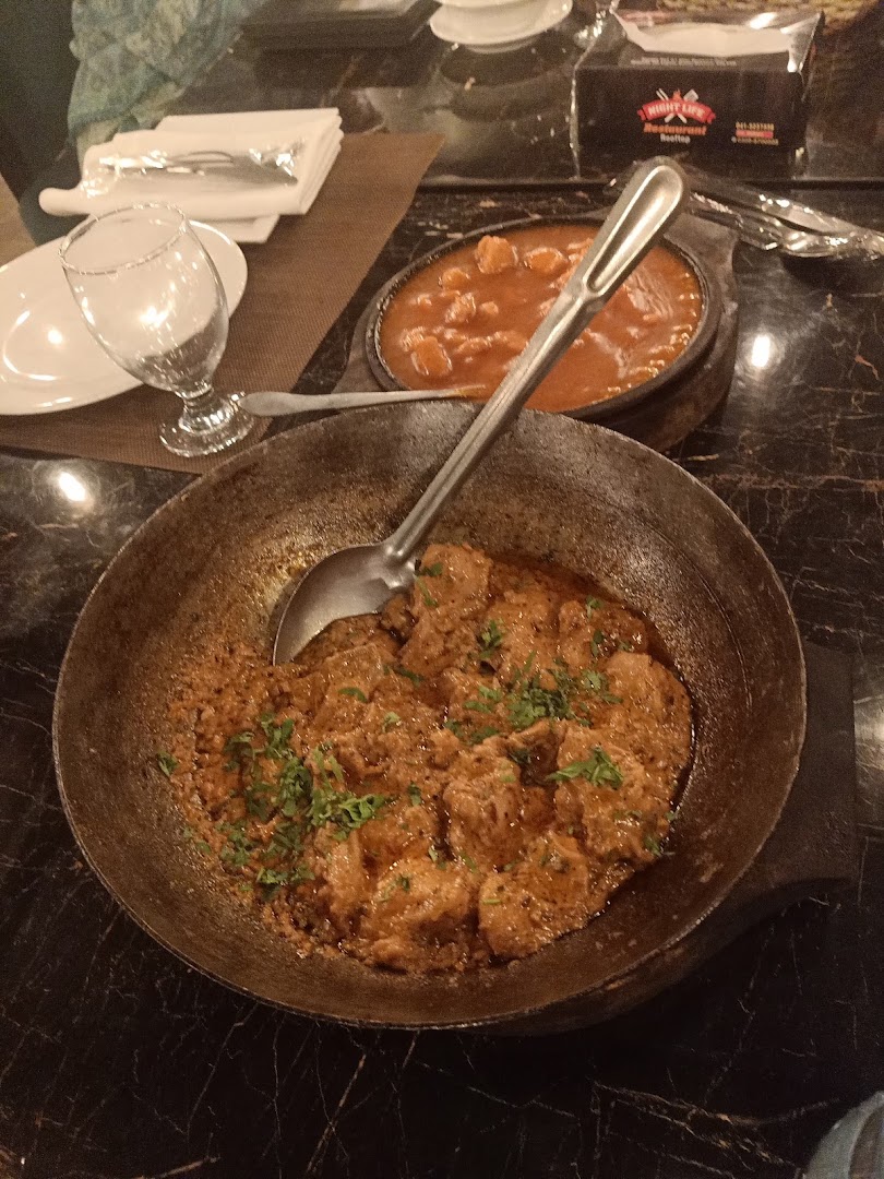 Nightlife Rooftop Restaurant: appetizing food photography