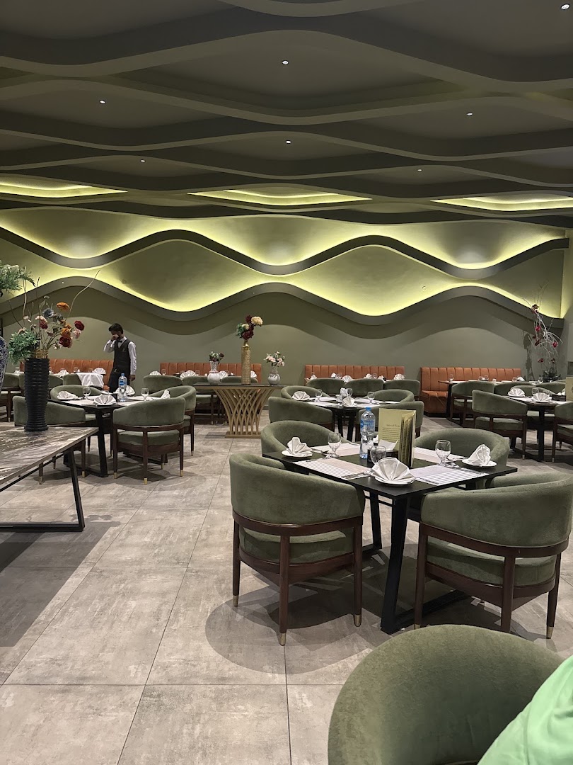 Paradise Restaurant: clear, professional interior restaurant shot