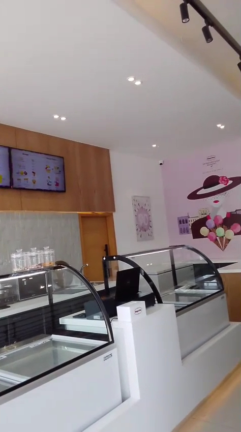 Häagen-Dazs: clean interior shot of venue