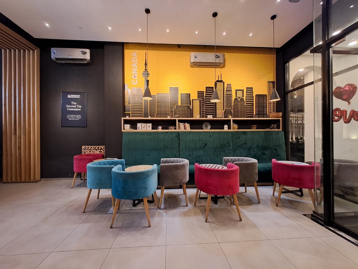 Second Cup: clear, inviting interior atmosphere