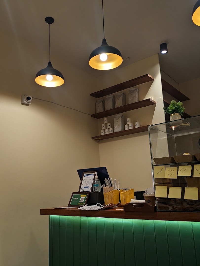 Brew Beans Coffee Bar: clear interior shot of counter