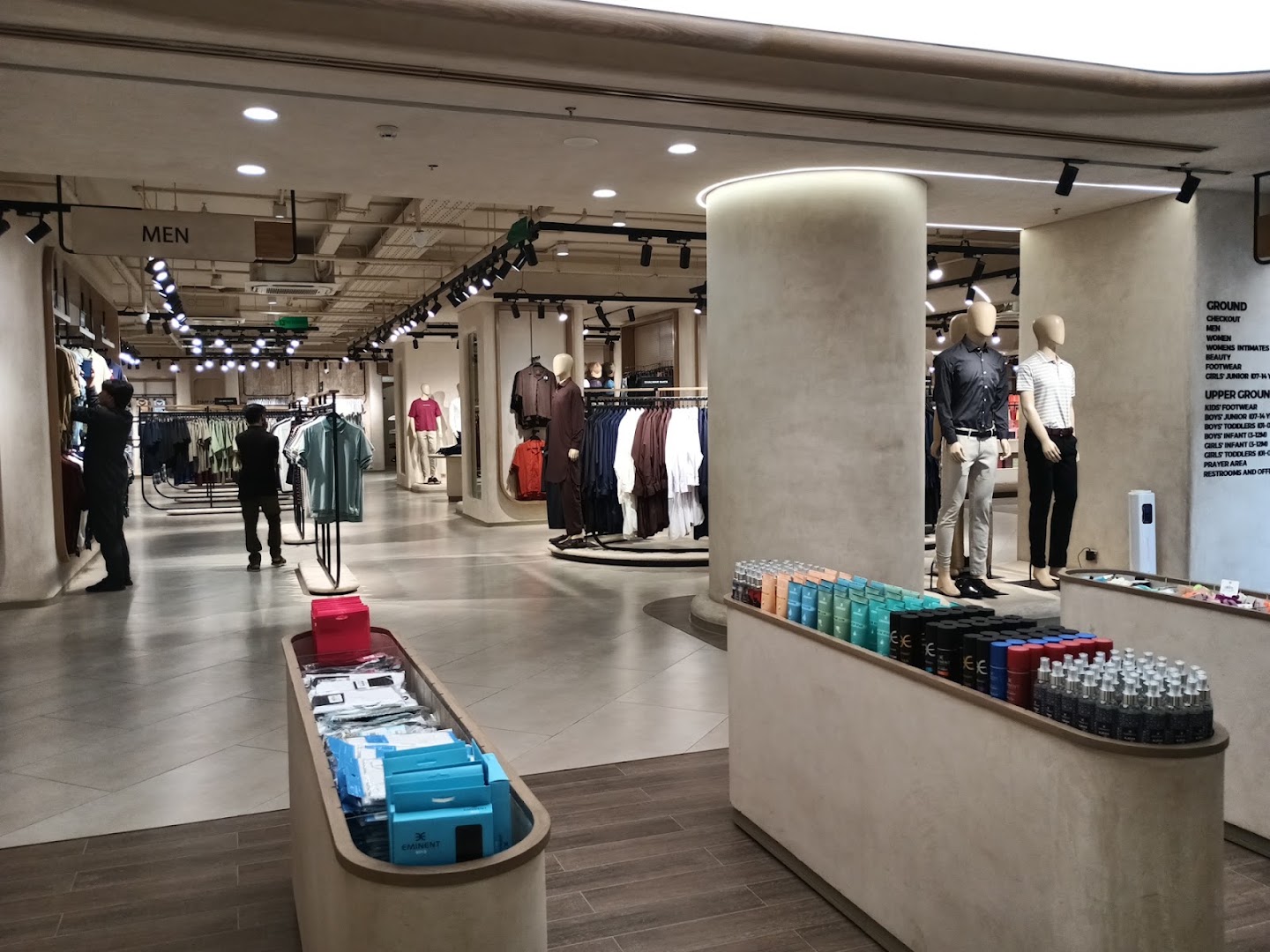 Eminent: clear view of shop interior