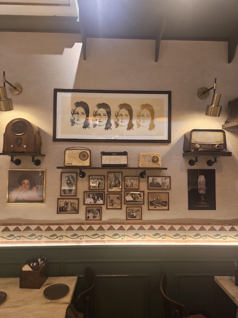 K Pav: attractive interior decor and atmosphere