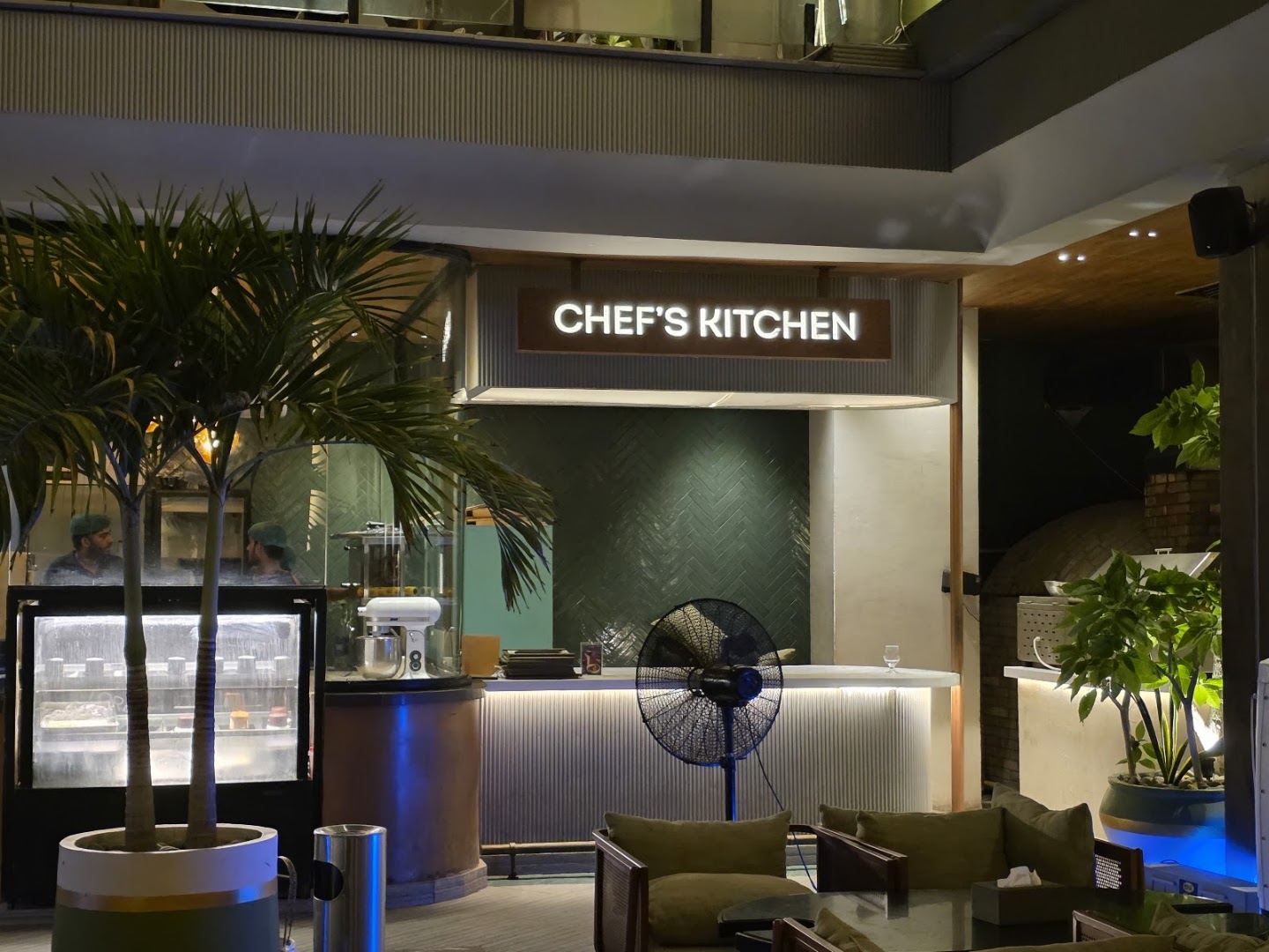 Ktore: clear view of restaurant interior