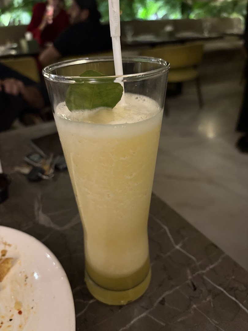 Ktore: clear photo of restaurant drink