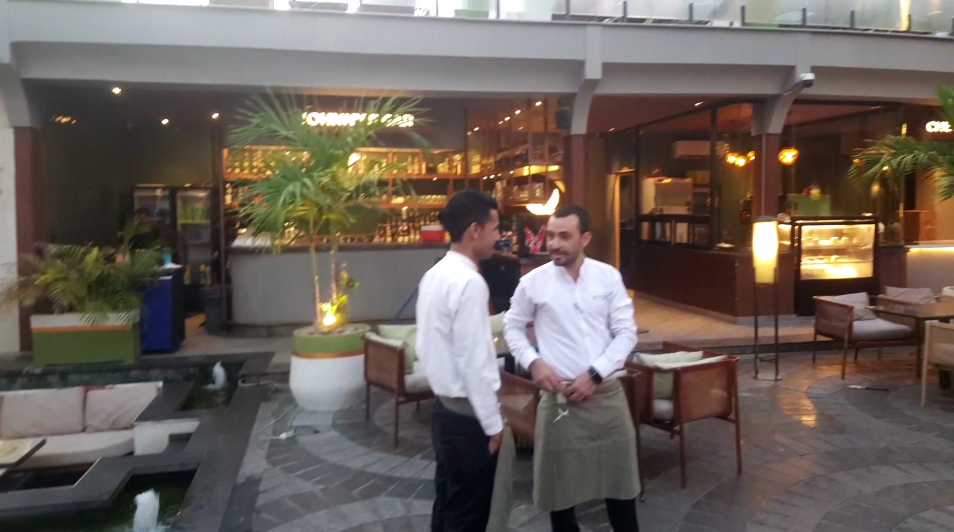 Ktore: staff and restaurant atmosphere