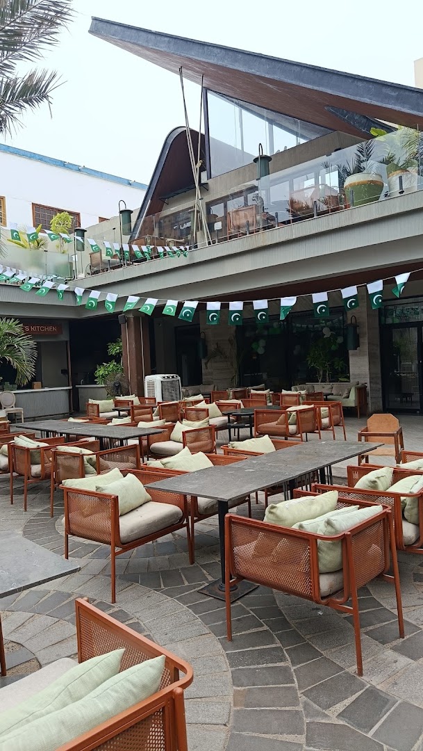 Ktore: clear view of restaurant terrace