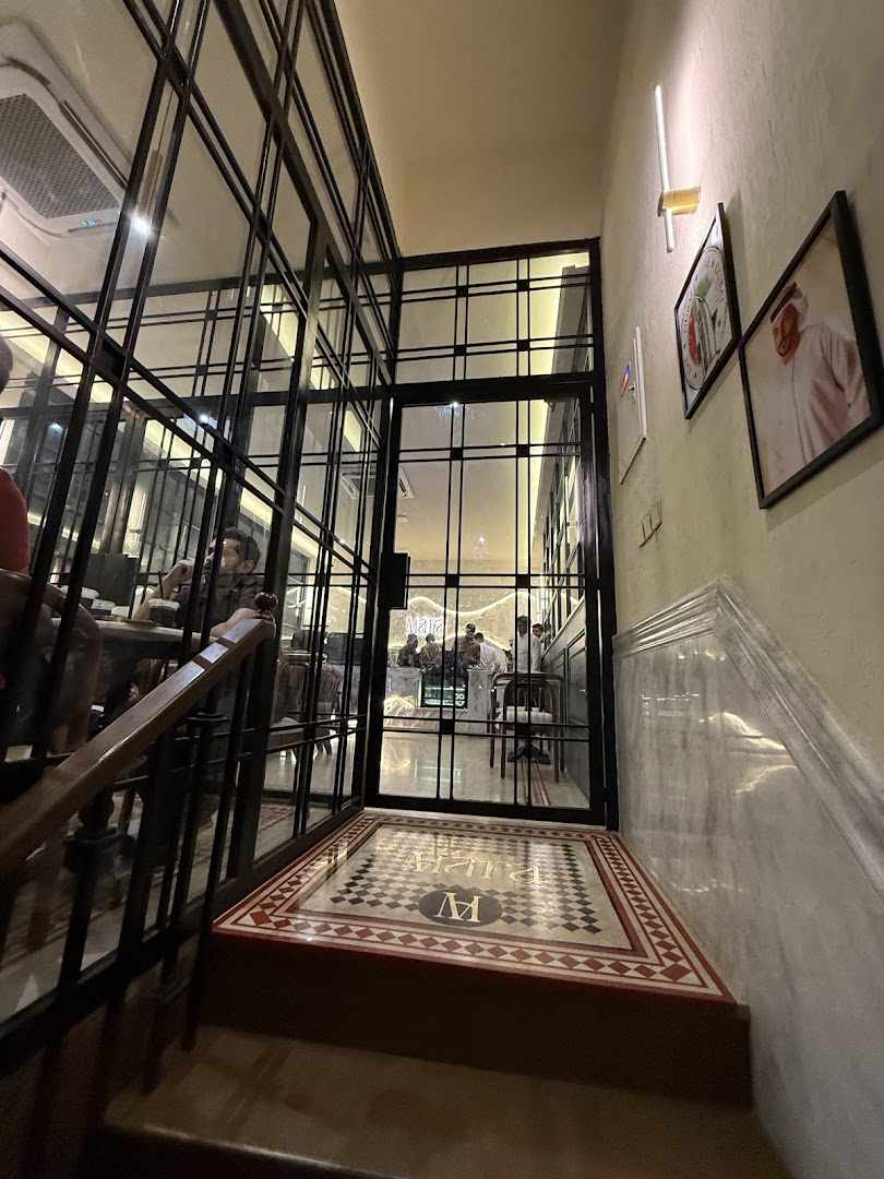 Mara Coffee: attractive interior and inviting atmosphere