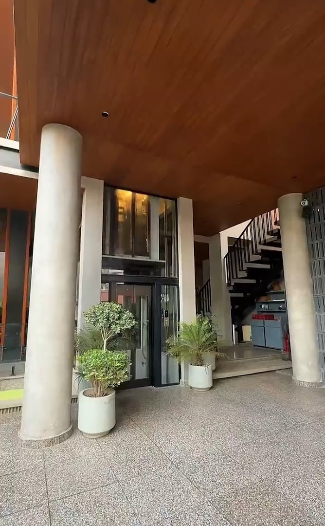 NOTO: clear shot of restaurant entrance