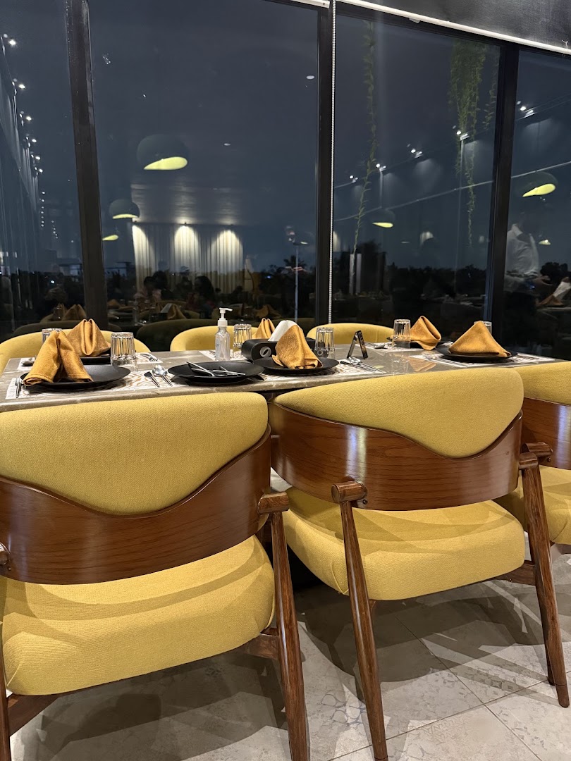 NOTO: inviting restaurant interior and atmosphere