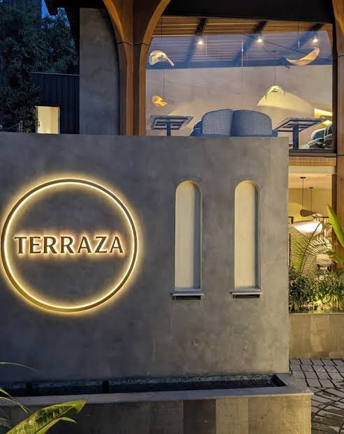 Terraza: professional and inviting exterior shot