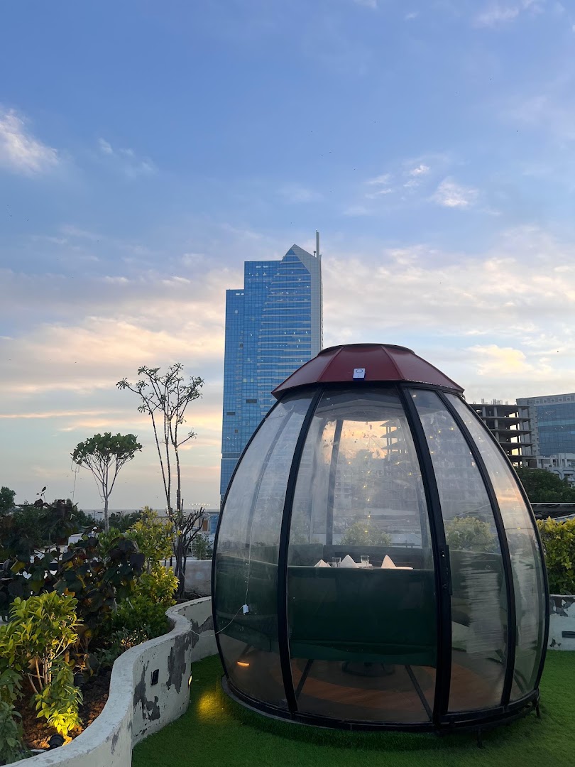 The Silo: attractive rooftop dining atmosphere