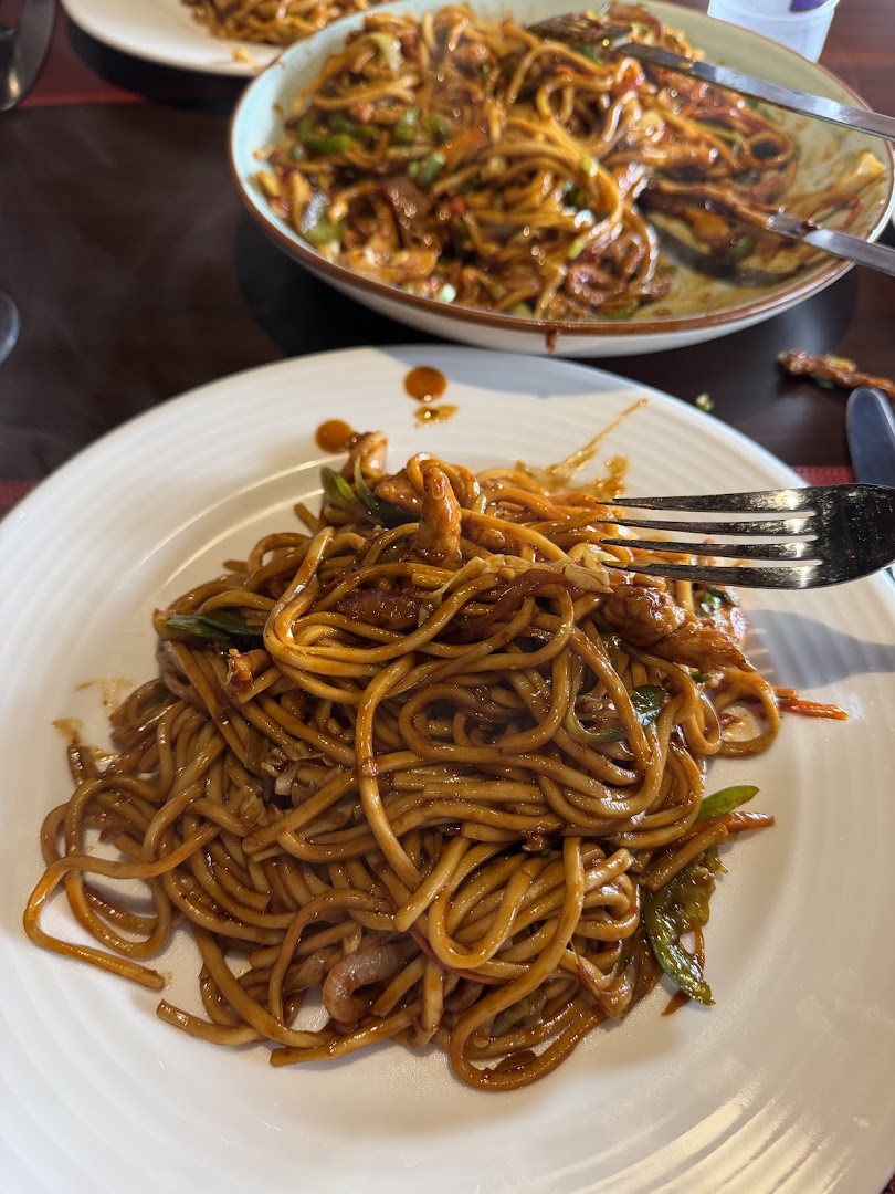 Yum Chinese & Thai: appetizing photo of restaurant food