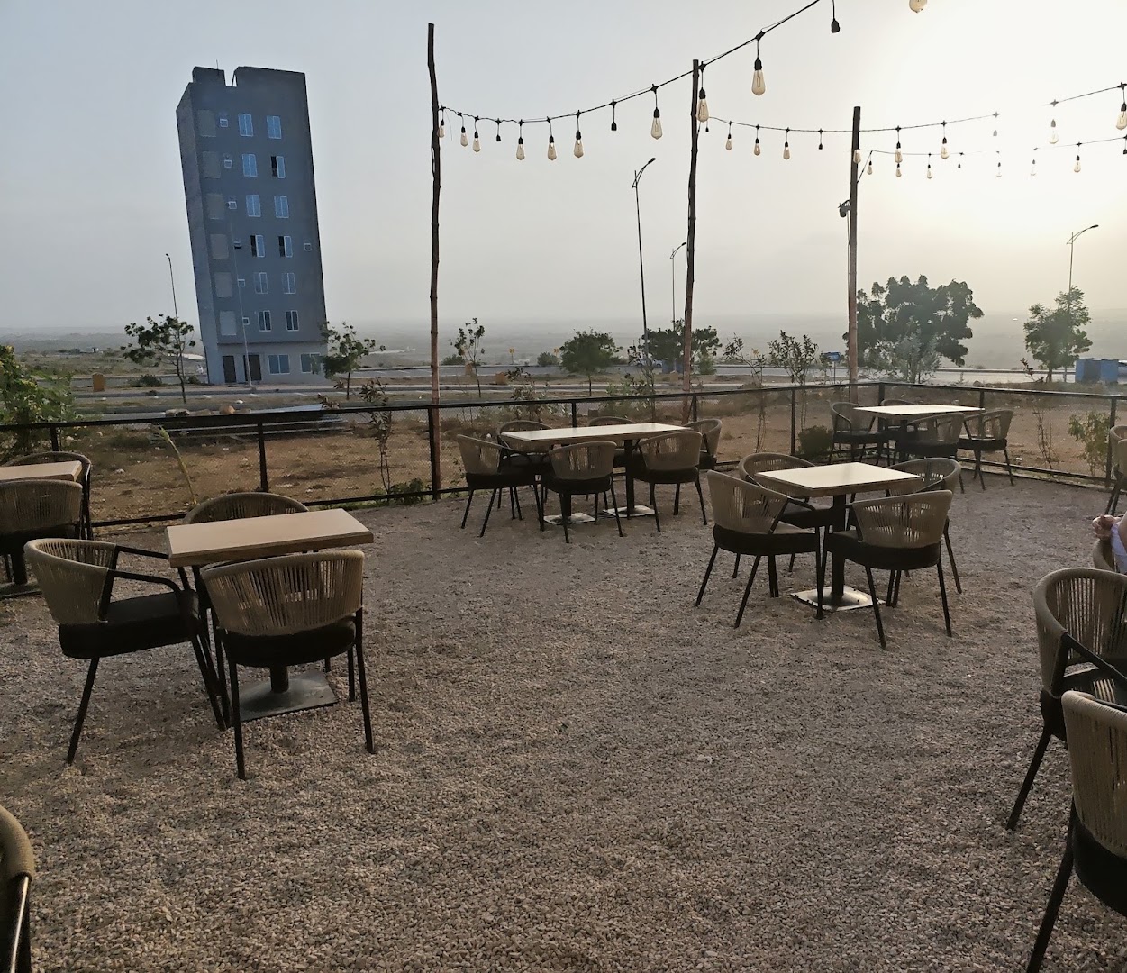Zaki G: clear view of restaurant terrace