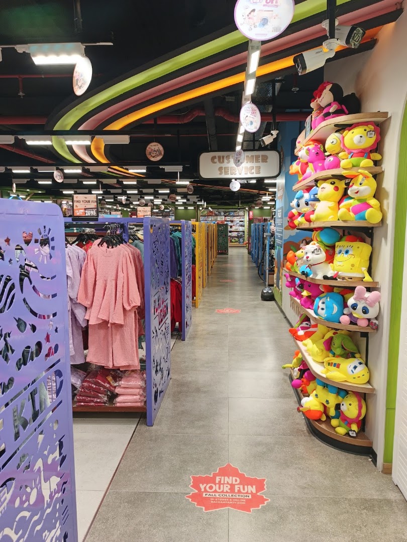 Bachaa Party: clear view of shop interior