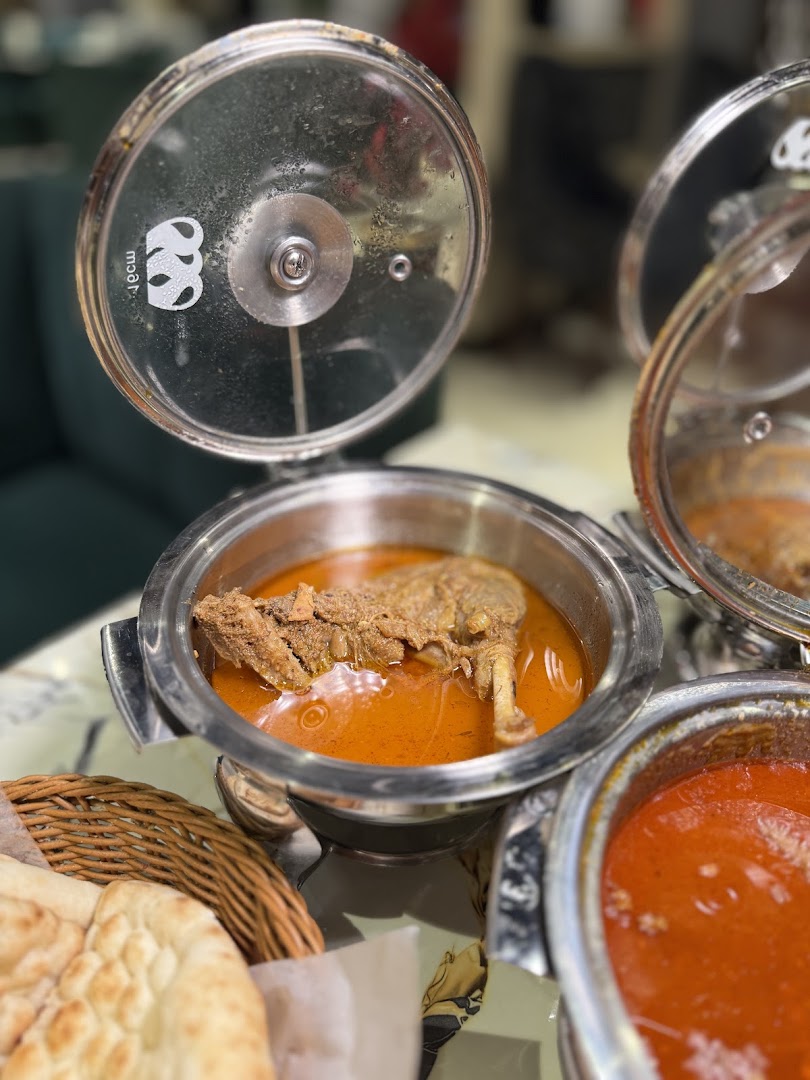 Dera e Hayat: appetizing food presentation