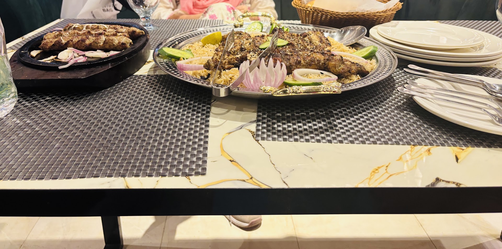 Dera e Hayat: appetizing photo of restaurant food