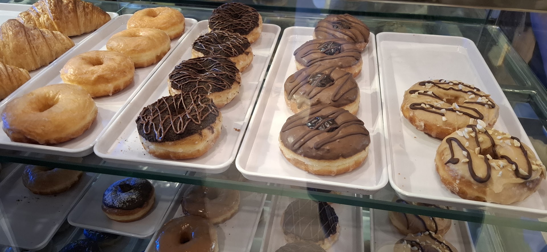 Pasteria: appetizing display of fresh pastries